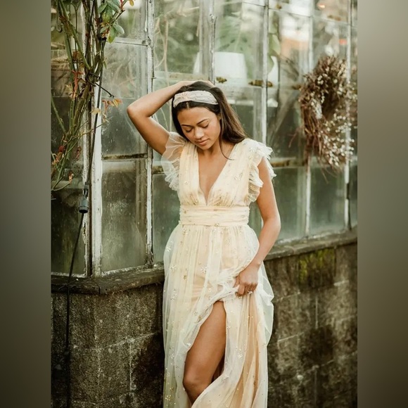 Confête Dresses & Skirts - Starry Eyed Glitter Star Mesh Maxi- Gold (Size S)